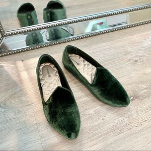 Birdies Heron V Suede Velvet Loafers Flats in Forest Green